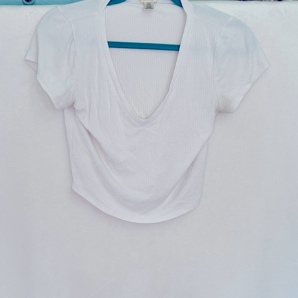 Amazon basic white cropped tee